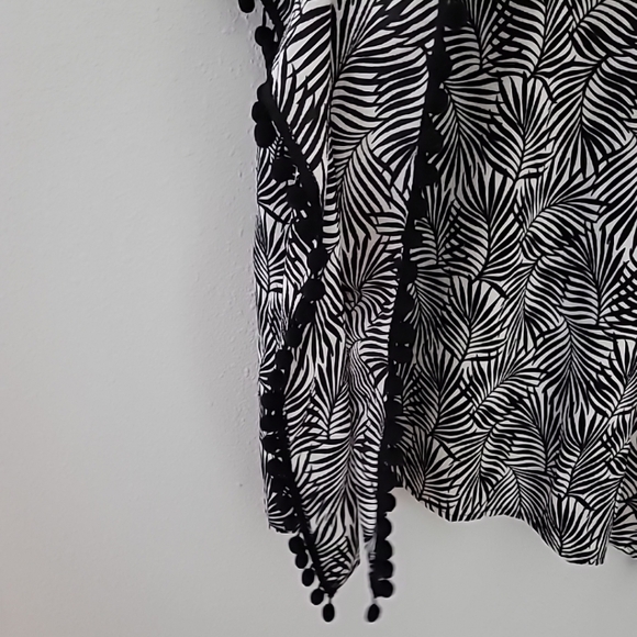 Faded Rose Black & WhitePalm Frond Design Swim Suit Cover Up Size Large - Picture 3 of 6